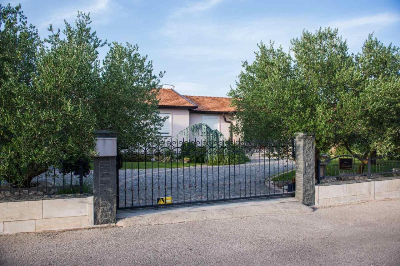 Villa Aleksandra Ljubuski Bagian luar foto