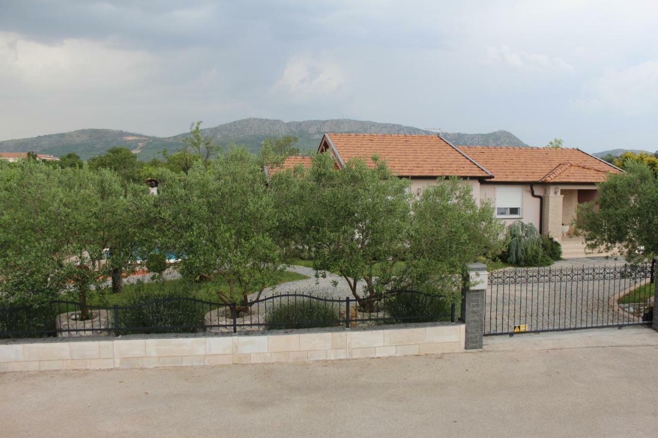 Villa Aleksandra Ljubuski Bagian luar foto